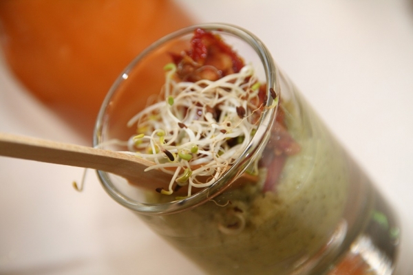 Verrine courgettes, tomates sechées et graines germées